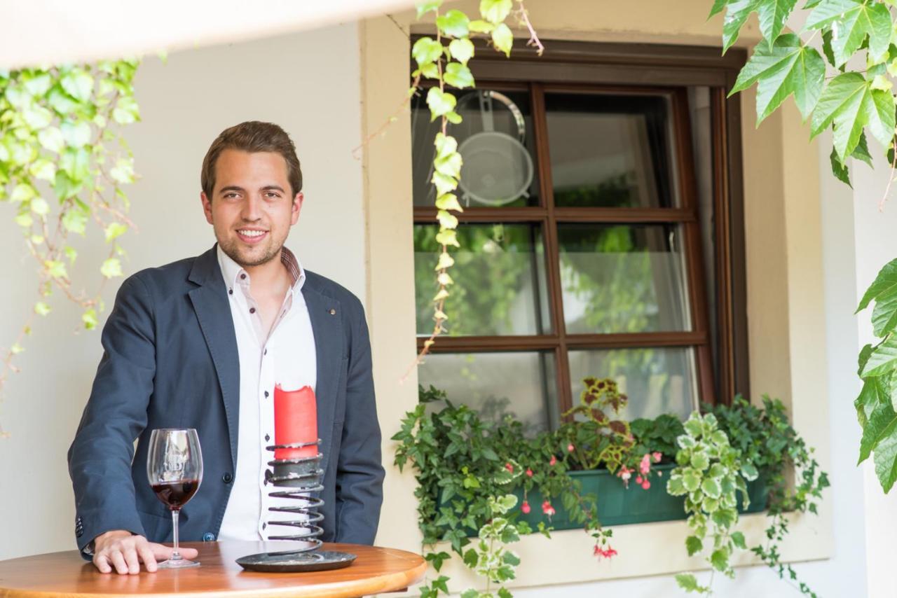 Отель Weingut Burger Kalladorf Экстерьер фото