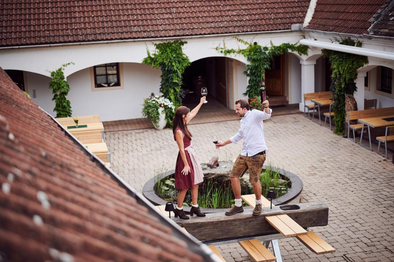 Отель Weingut Burger Kalladorf Экстерьер фото