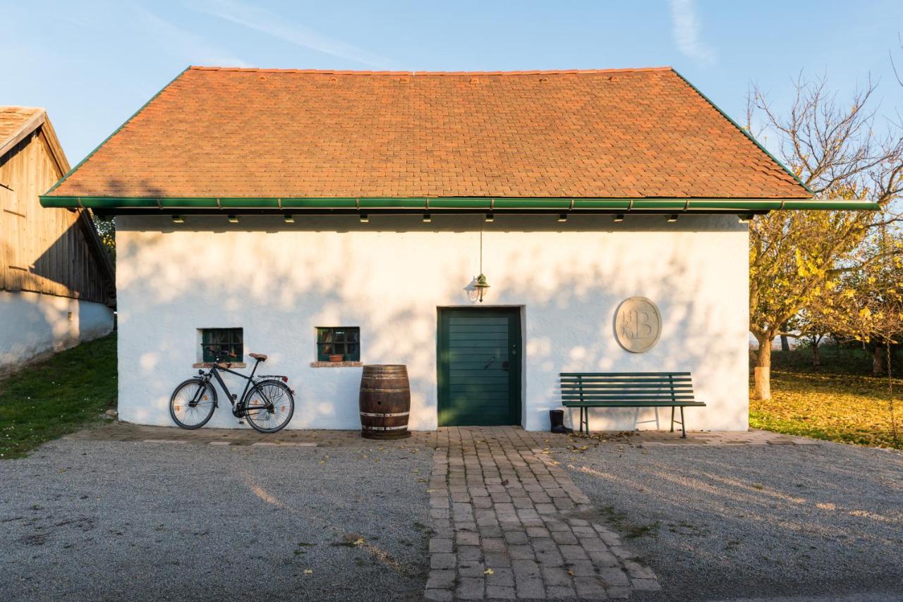 Отель Weingut Burger Kalladorf Экстерьер фото